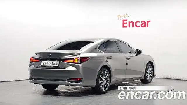 Lexus ES300h 2018 — Фото 2/20
