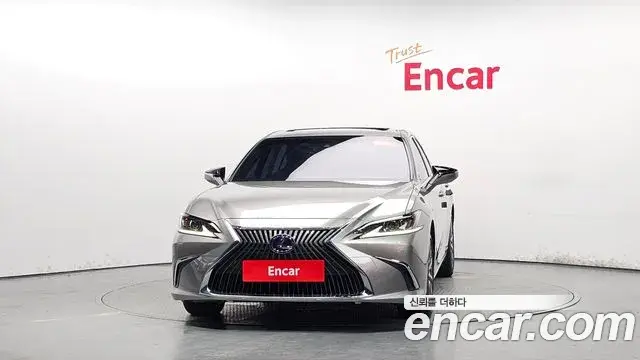 Lexus ES300h 2018 — Фото 3/20