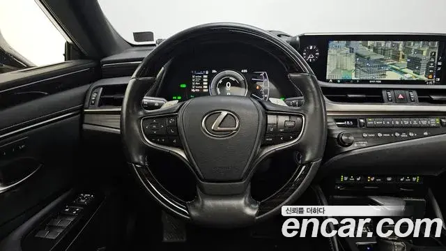 Lexus ES300h 2018 — Фото 13/20