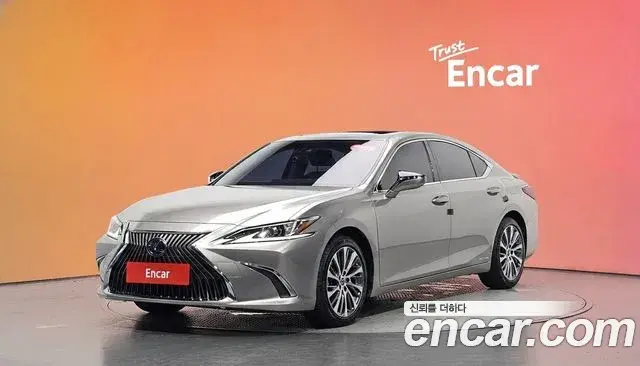 Lexus ES300h 2018 — Фото 1/20