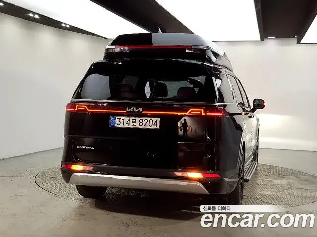Kia Carnival 2022 — ფოტო 16/20