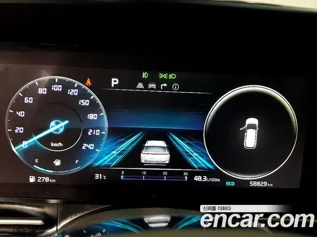 Kia Carnival 2022 — ფოტო 17/20