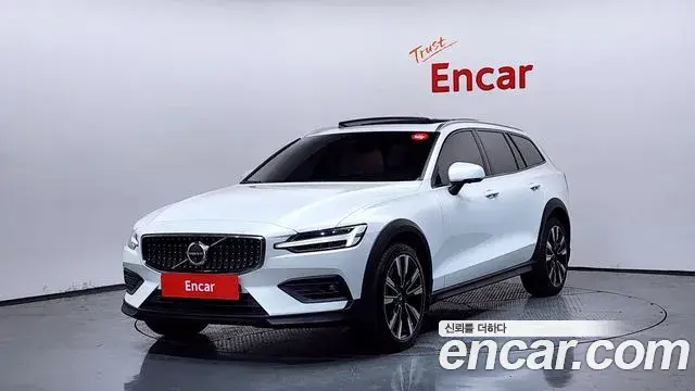 Volvo V60 Cross Country 2024 — ფოტო 2/20