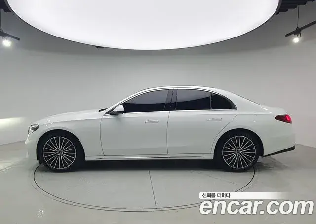 Mercedes-Benz E-Class 2026 — Photo 19/20