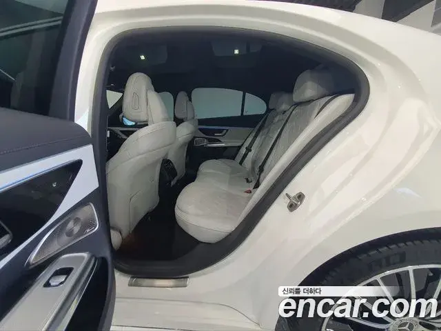 Mercedes-Benz E-Class 2026 — Photo 17/20