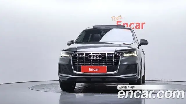 Audi Q7 2021 — Photo 5/30