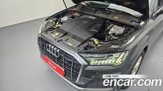 Audi Q7 2021 — Photo 8/30