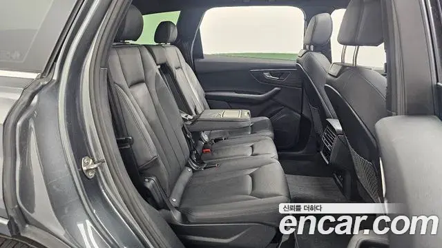 Audi Q7 2021 — Photo 14/30