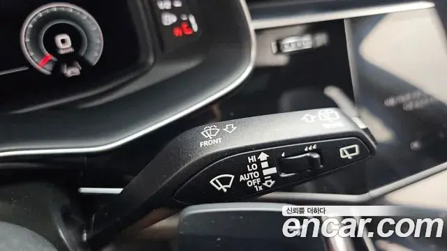 Audi Q7 2021 — Photo 25/30
