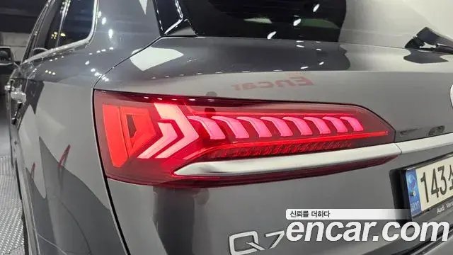 Audi Q7 2021 — Photo 12/30