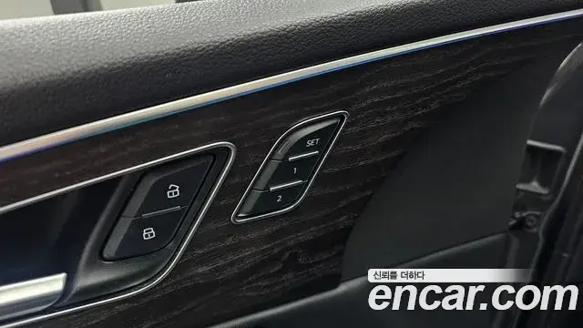 Audi Q7 2021 — Photo 10/30