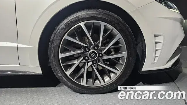 Hyundai Sonata Hybrid 2020 — Photo 15/32