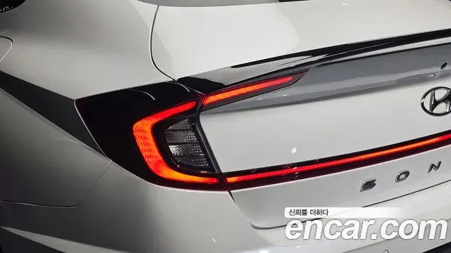 Hyundai Sonata Hybrid 2020 — Photo 13/32