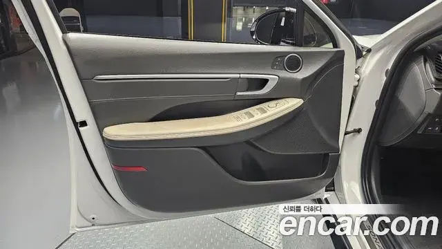 Hyundai Sonata Hybrid 2020 — Photo 21/32
