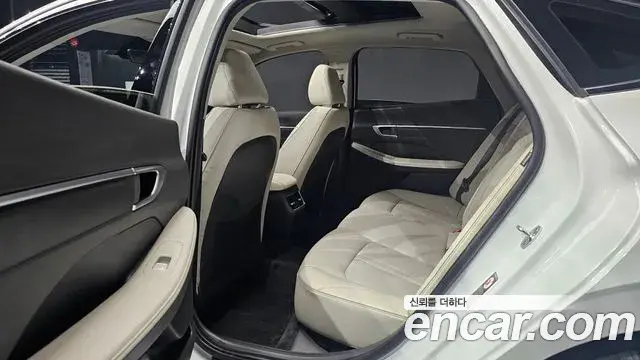 Hyundai Sonata Hybrid 2020 — Photo 8/32