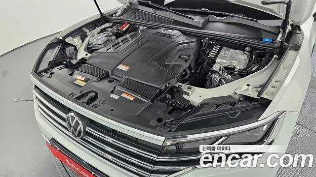 Volkswagen Touareg 2023 — Şəkil 29/30