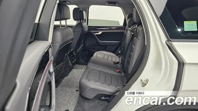 Volkswagen Touareg 2023 — Şəkil 16/30