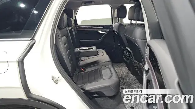 Volkswagen Touareg 2023 — Şəkil 15/30