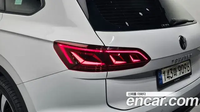 Volkswagen Touareg 2023 — Şəkil 28/30