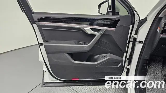 Volkswagen Touareg 2023 — Şəkil 17/30