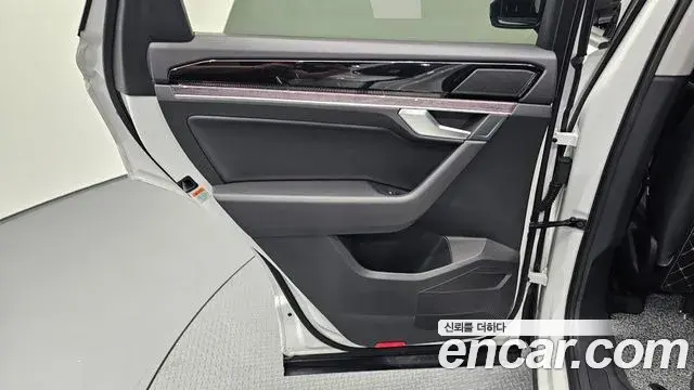 Volkswagen Touareg 2023 — Şəkil 9/30