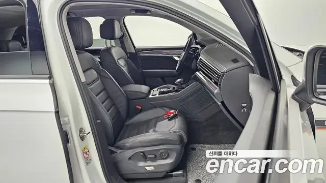 Volkswagen Touareg 2023 — Şəkil 5/30