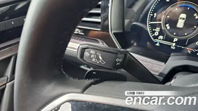 Volkswagen Touareg 2023 — Şəkil 27/30