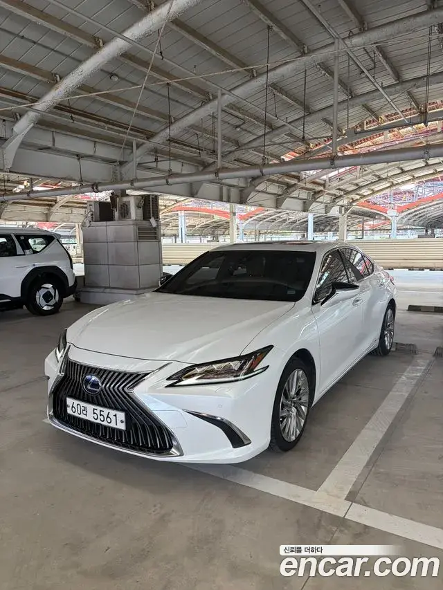 Lexus ES300h 2019 — ფოტო 6/18