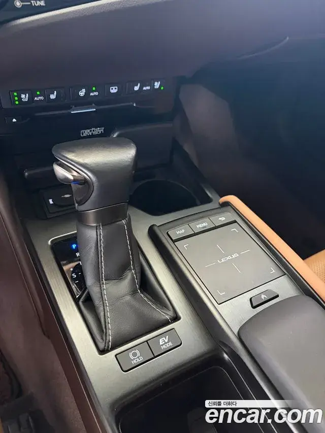 Lexus ES300h 2019 — ფოტო 9/18