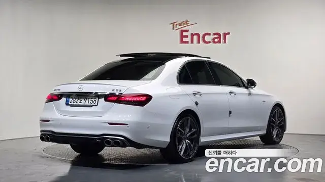 Mercedes-Benz E-Class 2021 — Photo 2/20