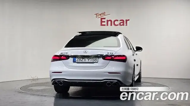 Mercedes-Benz E-Class 2021 — Photo 4/20