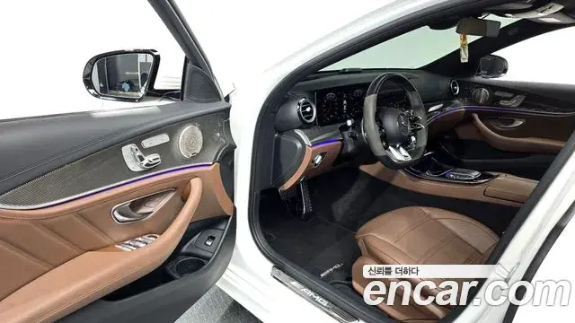 Mercedes-Benz E-Class 2021 — Photo 9/20