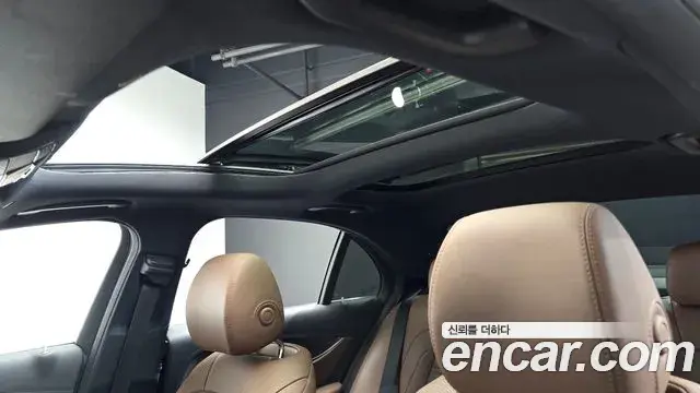 Mercedes-Benz E-Class 2021 — Photo 16/20
