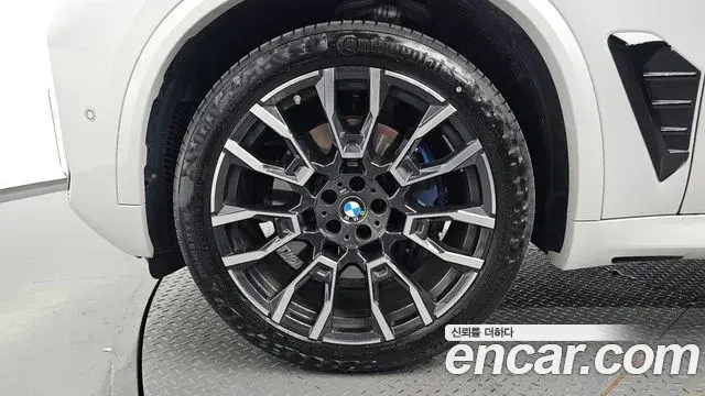BMW X5 2025 — ფოტო 34/37