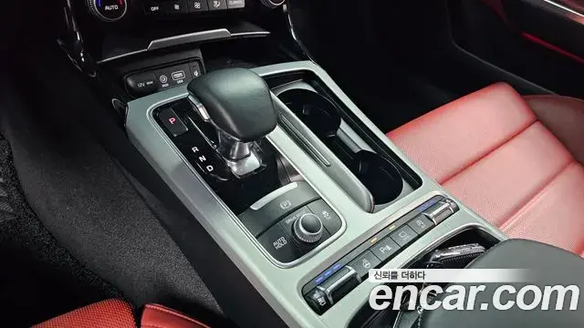 Kia Stinger 2018 — Фото 8/20