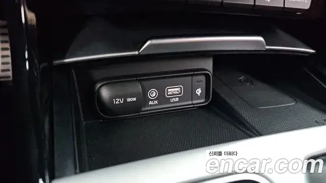 Kia Stinger 2018 — Фото 17/20