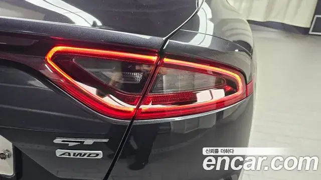 Kia Stinger 2018 — Photo 30/34