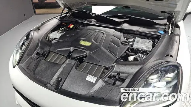 Porsche Cayenne 2020 — Photo 28/36