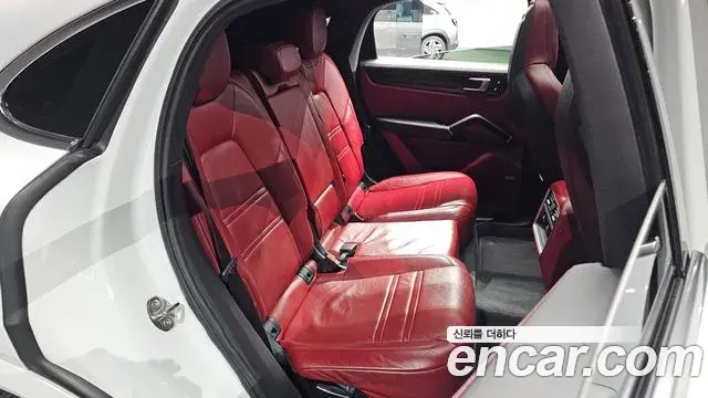 Porsche Cayenne 2020 — Photo 14/36