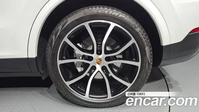Porsche Cayenne 2020 — Photo 24/36
