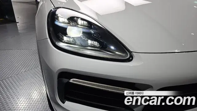 Porsche Cayenne 2020 — Photo 32/36