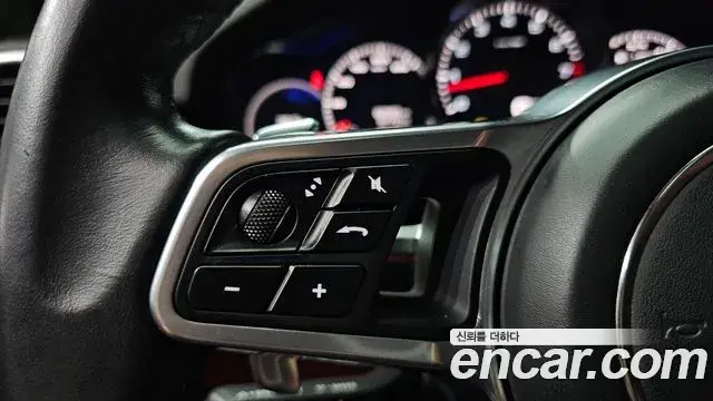 Porsche Cayenne 2020 — Photo 18/36