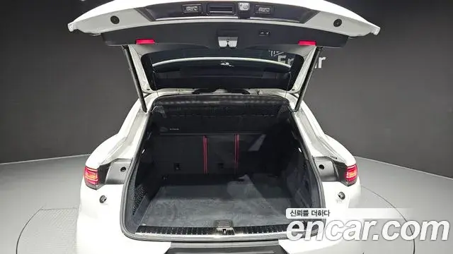 Porsche Cayenne 2020 — Photo 21/36