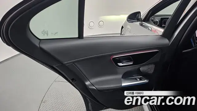 Mercedes-Benz C-Class 2025 — Şəkil 15/32