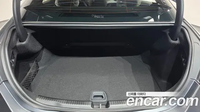 Mercedes-Benz C-Class 2025 — Şəkil 10/32