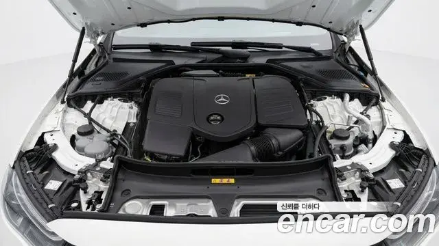 Mercedes-Benz E-Class 2025 — Photo 6/13