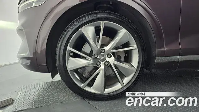 Genesis GV70 2021 — ფოტო 7/20