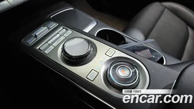 Genesis GV70 2021 — ფოტო 19/20
