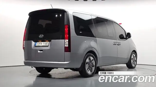 Hyundai Staria 2022 — Photo 2/20