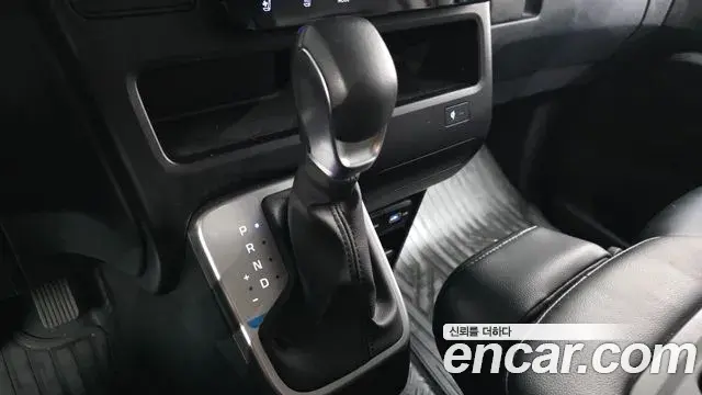 Hyundai Staria 2022 — Photo 9/20